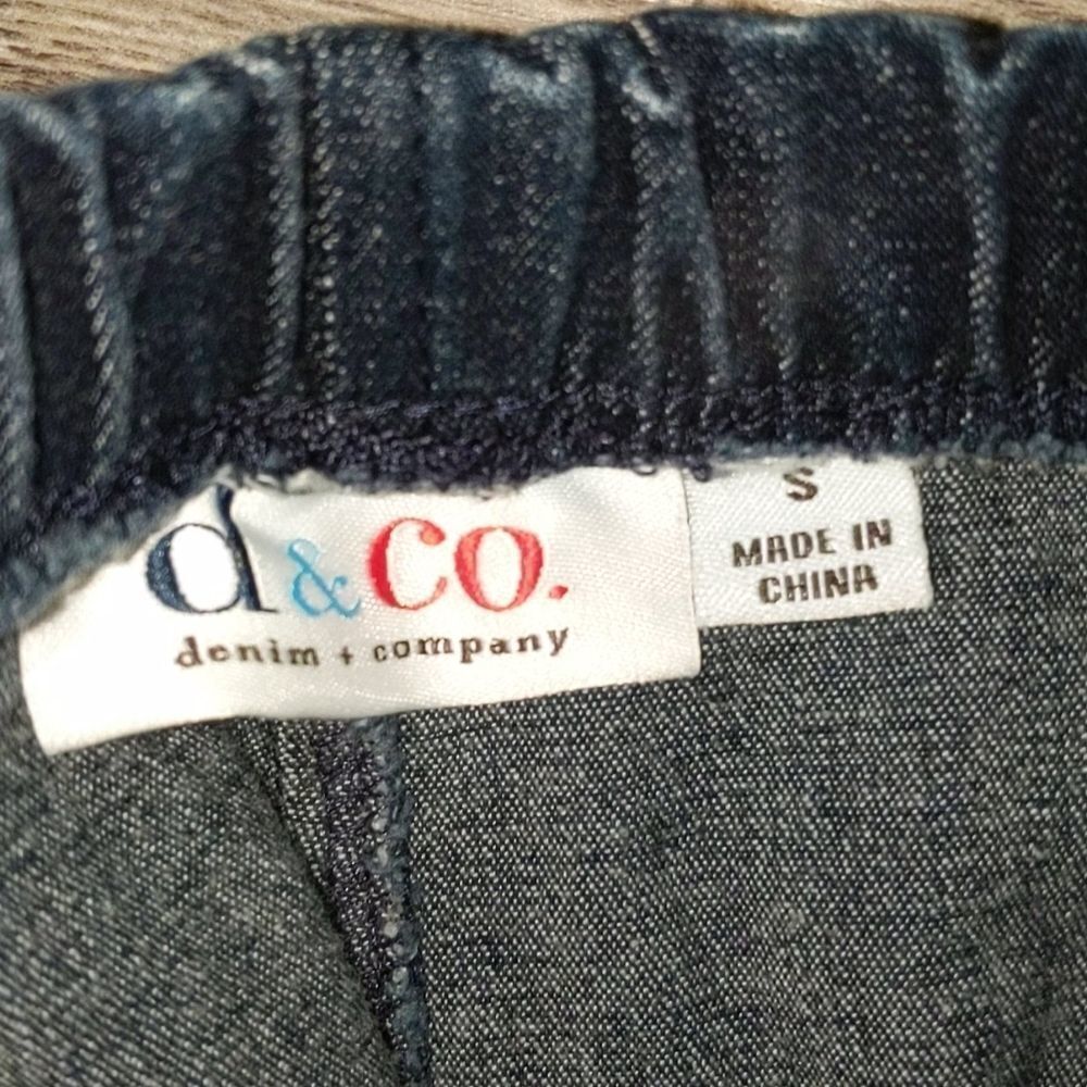 Denim&Co. Denim pull on knee length shorts Sz S NWOT - Picture 3 of 5
